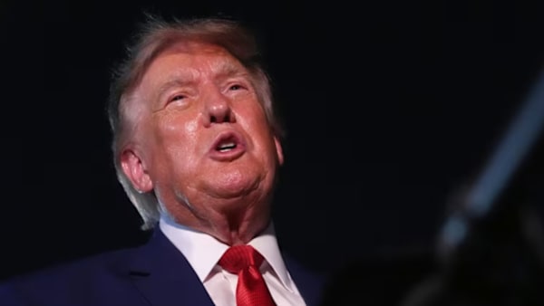 Trump izinkan Angkatan Tentera Laut Amerika bina kapal di luar negara