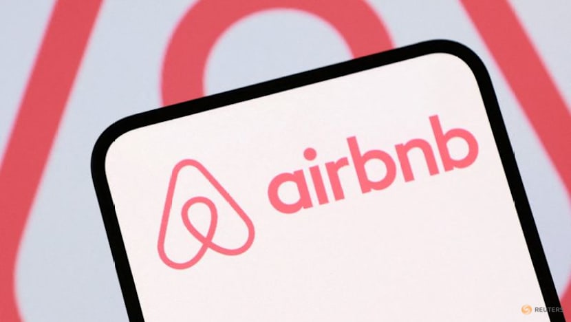 Airbnb forecasts revenue above estimates on premium rentals demand