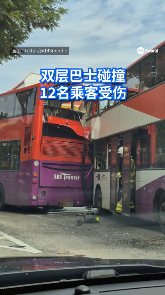 淡滨尼双层巴士碰撞 12名乘客受伤