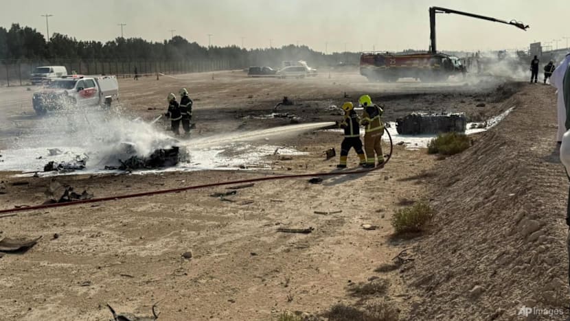 Indian Tejas fighter jet crashes in a ball of fire at Dubai Airshow, killing pilot