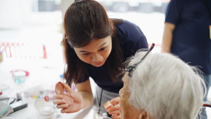 Strong link between simple acts of kindness and volunteering, donating: Study Strong link between simple acts of kindness and volunteering, donating: Study