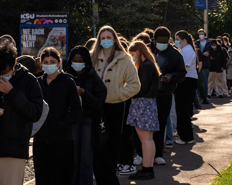 UK students panicked by meningitis outbreak after two deaths