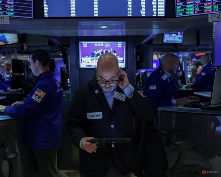 Global markets tread water as yen moves dominate currency trading