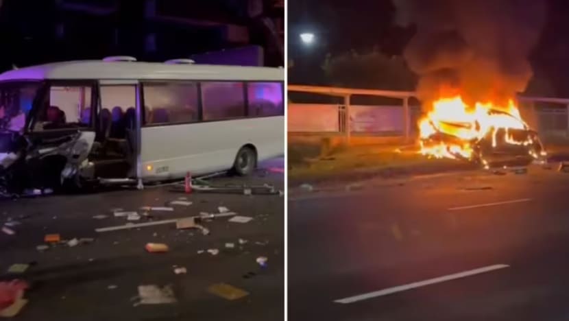 Kemalangan antara bas sekolah dan kereta di Bukit Timah Road cetus kesesakan trafik selama berjam-jam 