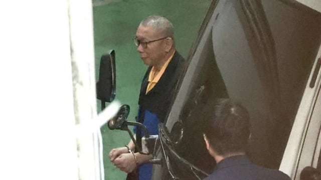 延扣后首提讯以光头现身  看守所：柯文哲主动要求剃发   