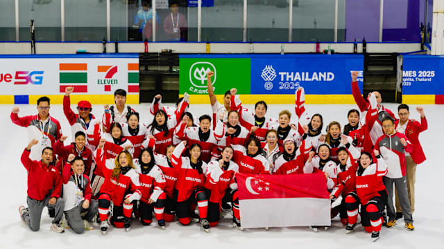 冰上曲棍球女队首秀报捷 我国4比1力挫马国队