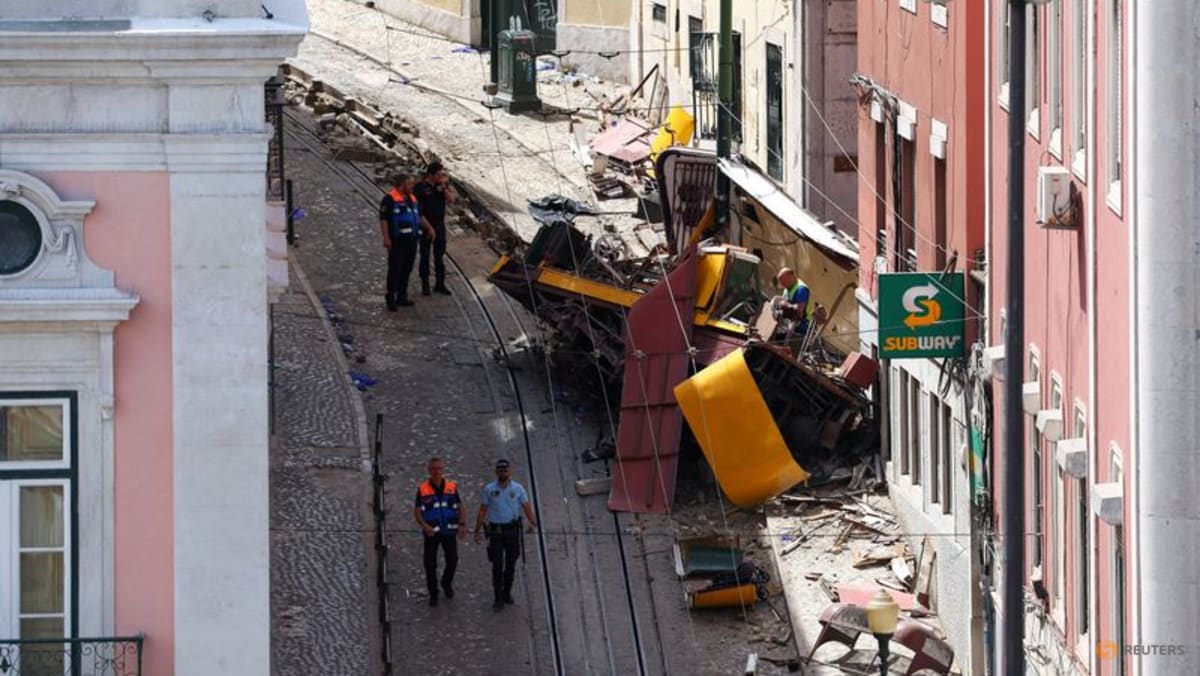 Lisbon mourns 17 victims of cable car crash as investigation begins