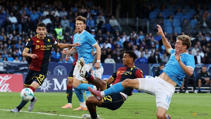 Napoli move top with battling 2-1 win over Genoa