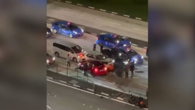 马赛地司机酒后超速失控 撞死私召车司机