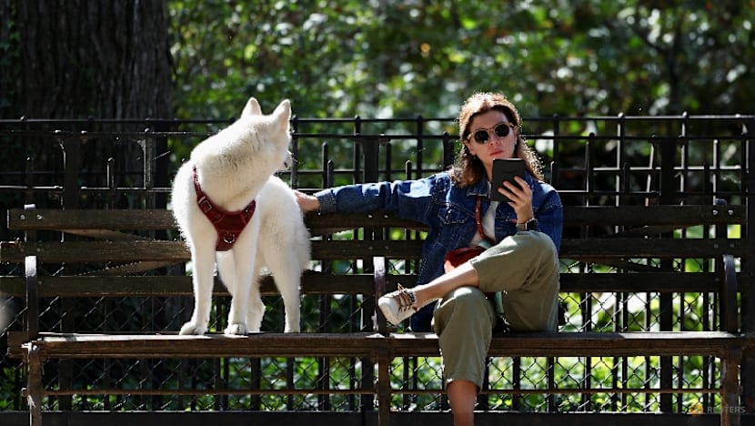 Kindle loyalists scramble as Amazon turns page on old e-readers