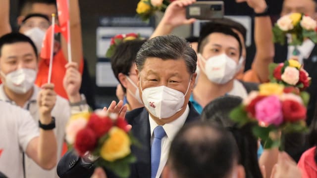 习近平伉俪乘高铁抵港 出席回归25周年庆典