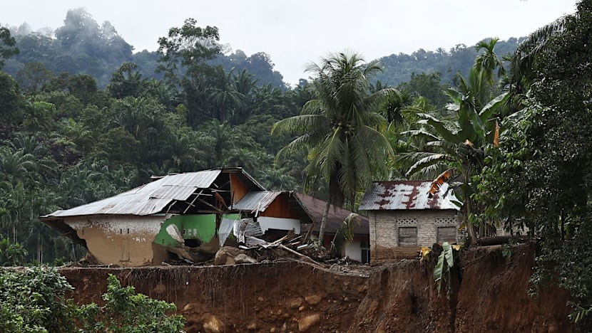 இந்தோனேசியா வெள்ளம் - 750 பேர் மரணம்