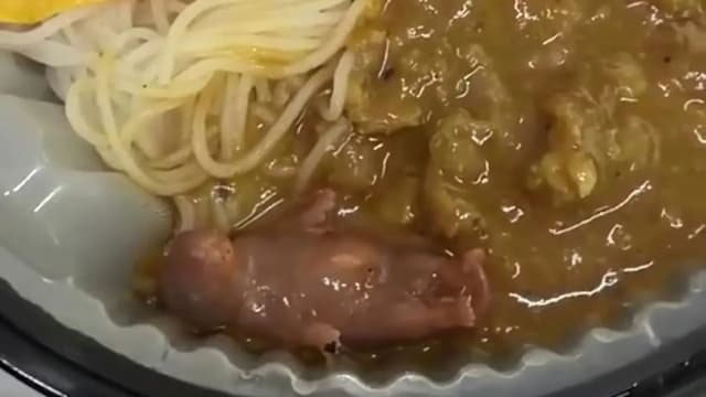 外带米粉“加料”？港女打开餐盒惊见活幼鼠