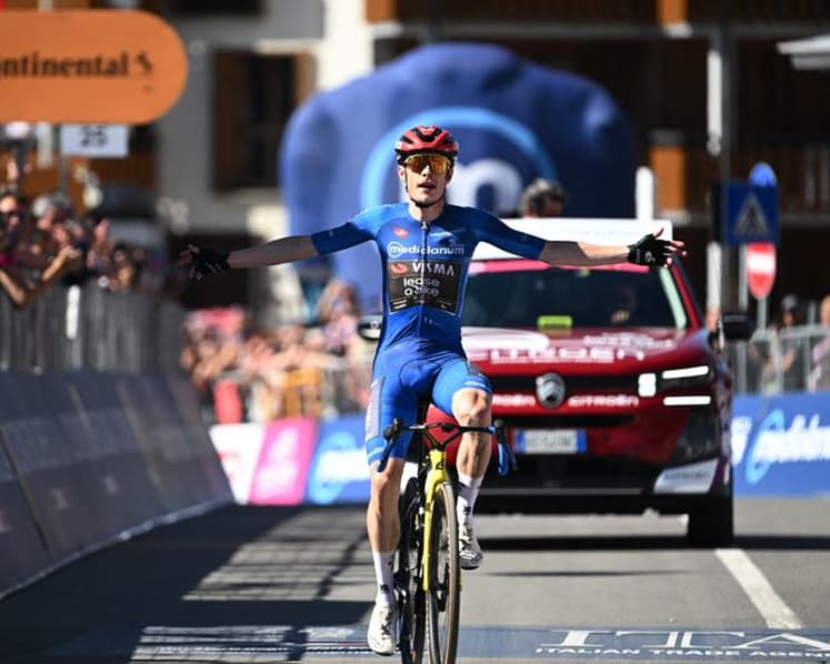 Vingegaard in the pink after climbing to third Giro stage win