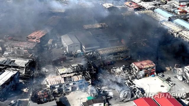 韩国仁川工厂发生大火 30多栋厂房被烧毁