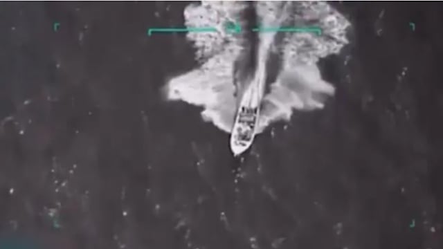 美军在加勒比海空袭涉毒船只 引发是否违反“战争法”争议