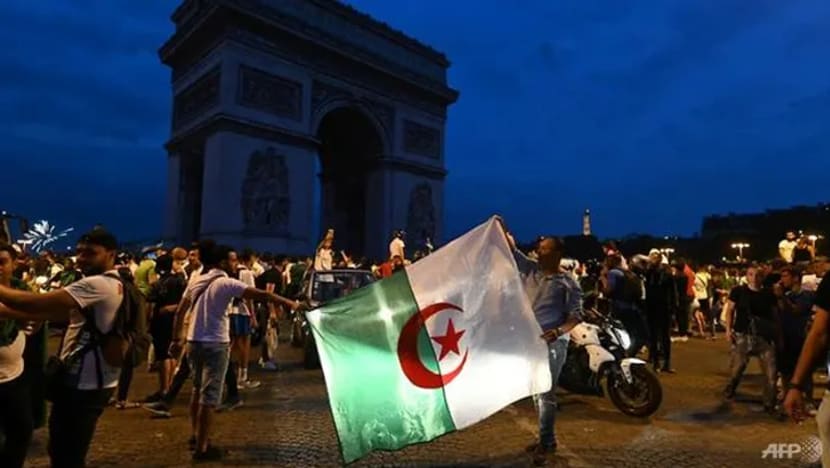 2 kedai dekat Champs-Elysees dijarah setelah Algeria menang 2 kedai dekat Champs-Elysees dijarah setelah Algeria menang