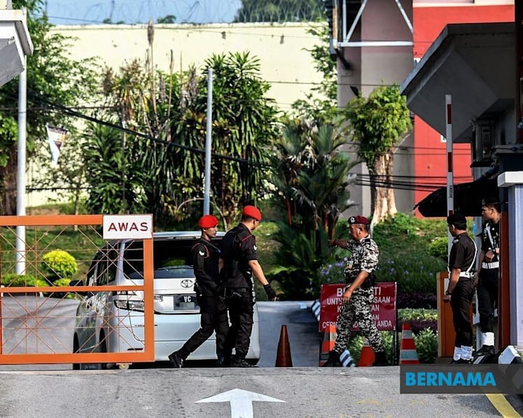 Ahmad Zahid given 'special permission' to have breakfast with Najib in prison, says Malaysia minister
