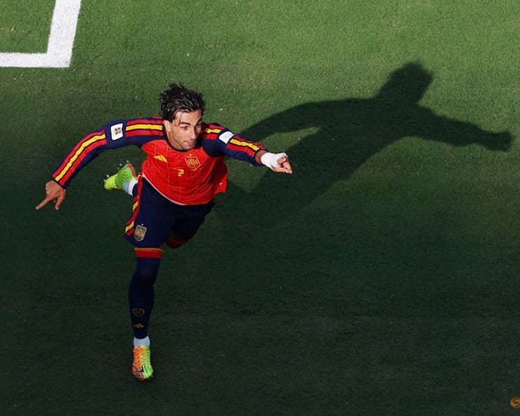 PSG sign Spain forward Torres from Barcelona