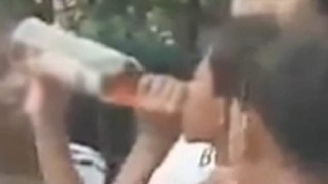 泰国13岁少女为打赌37元 现场灌酒晕倒送院