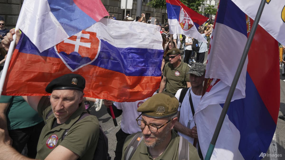 Serbian students, unions join forces to pressure government