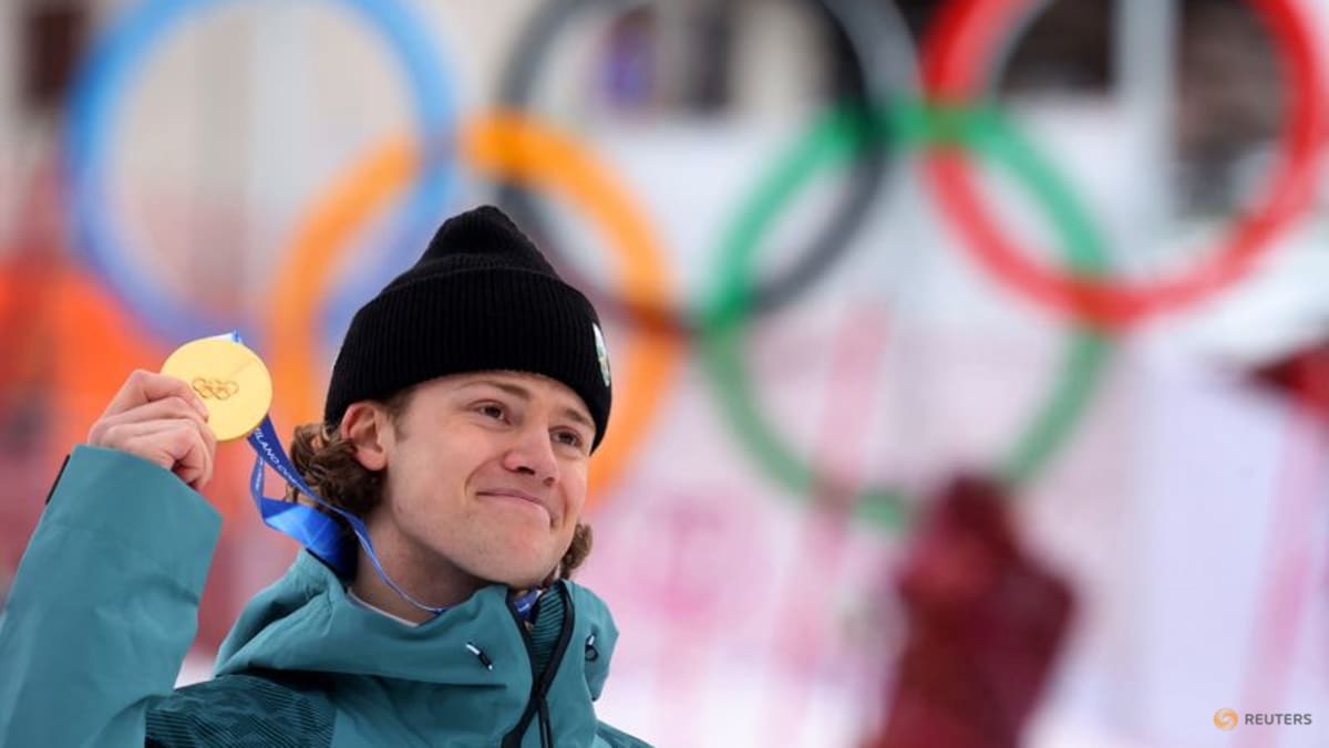 Alpine skiing-Skiers confront challenge of 'flat' slalom in Bormio