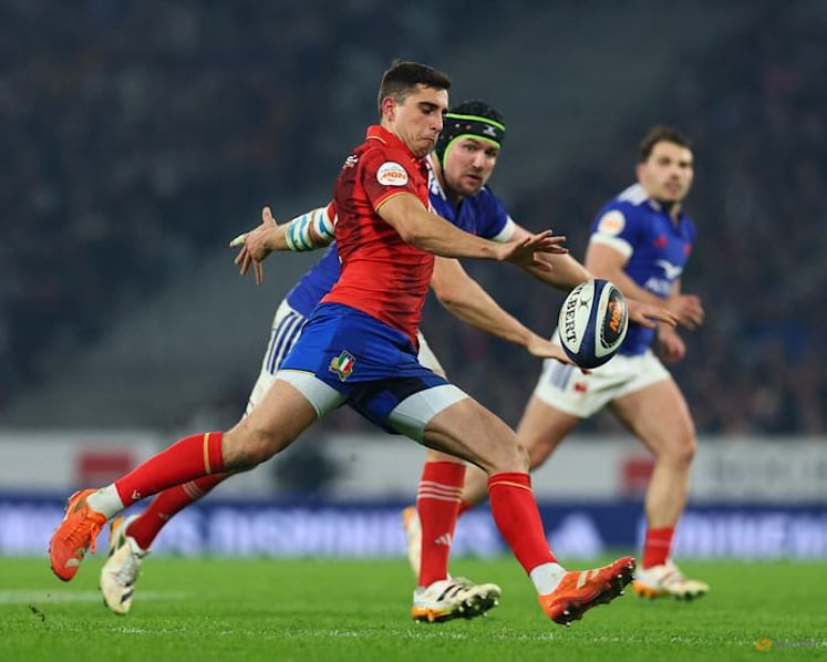 France stay in Six Nations charge with win over Italy