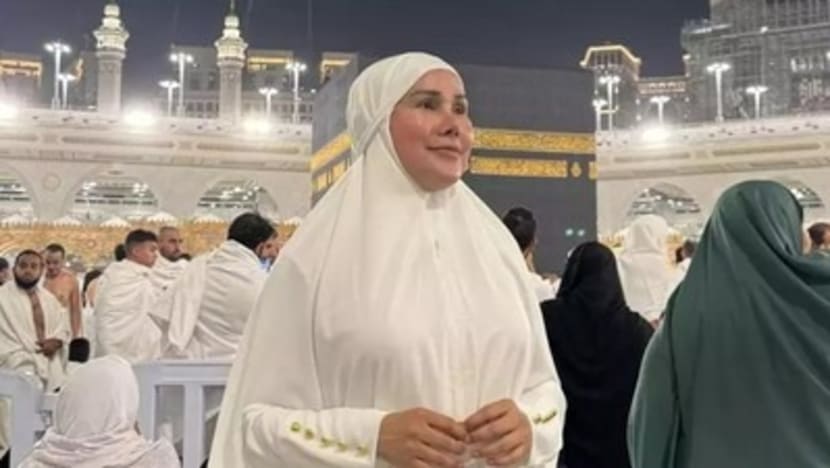 Anggota DPR desak tangkap selebgram transgender Isa Zega yang viral berhijab saat umrah Anggota DPR desak tangkap selebgram transgender Isa Zega yang viral berhijab saat umrah