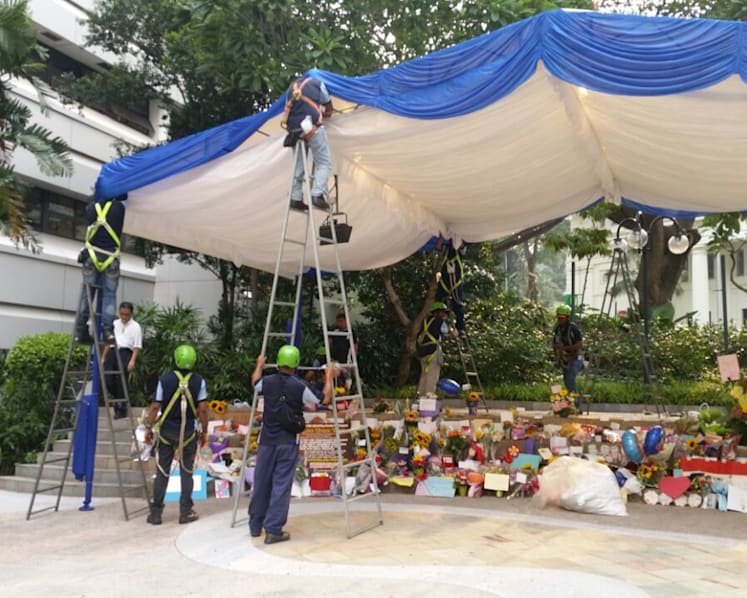 SGH sets up area for public to leave well-wishes and flowers for Mr Lee Kuan Yew