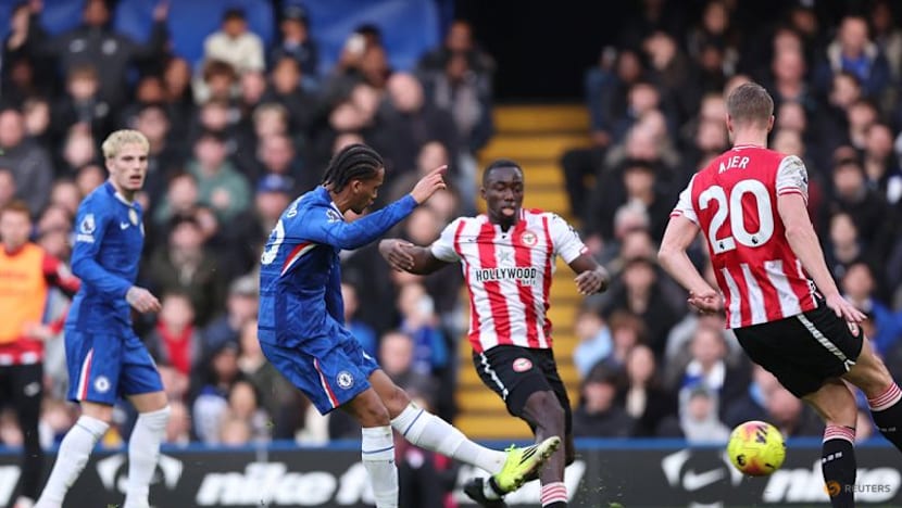 Chelsea ride luck to beat Brentford in coach Rosenior's league debut