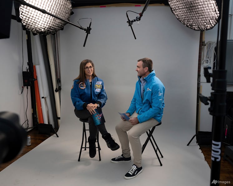 Ex-astronaut Stott helps amplify ocean racing team's message