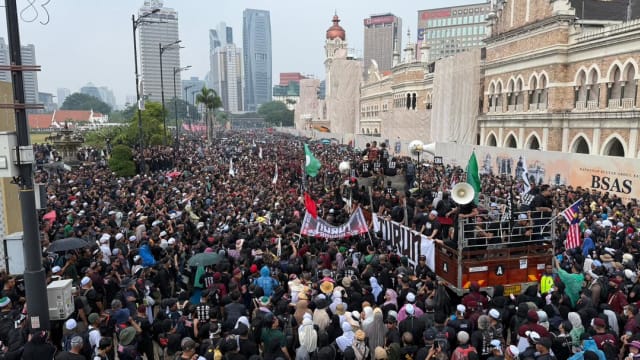逾4万人参与“倒安华”集会 部分交通瘫痪