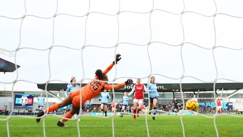 Arsenal reignite WSL title hopes with win over Man City, Chelsea stay top