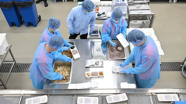 一起走进为本地校园供餐的中央厨房