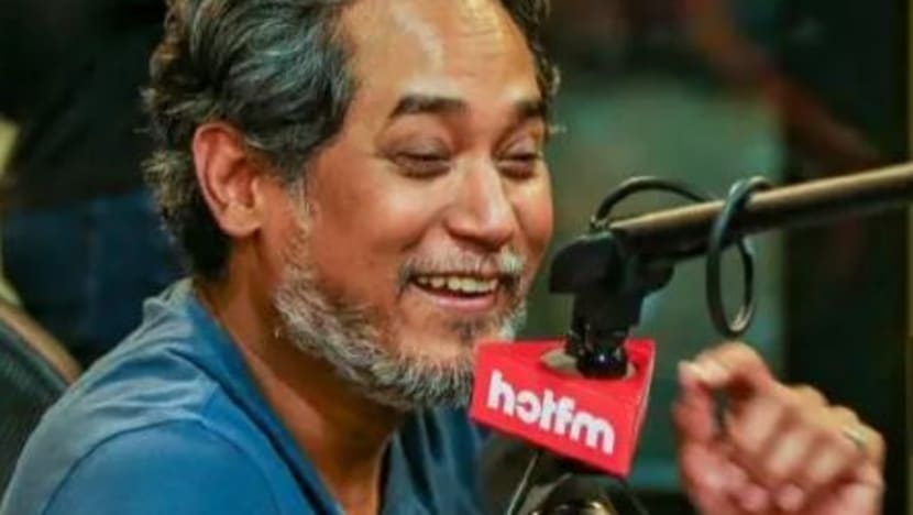 Khairy Jamaluddin gamatkan konti pada hari pertama sebagai DJ HotFM Khairy Jamaluddin gamatkan konti pada hari pertama sebagai DJ HotFM