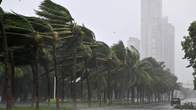 台风“蝴蝶”逼近中国南部地区 海南省数千人紧急疏散学校停课