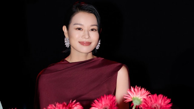 新人领证喜上加喜！胡杏儿惊喜现身送祝福