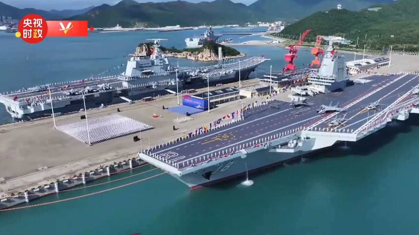 中国首艘电磁弹射型航空母舰“福建舰” 正式加入海军服役