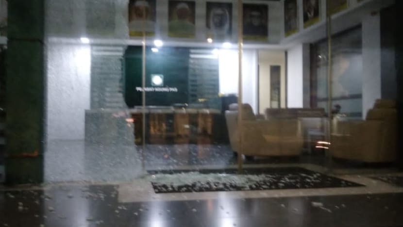 Malaysian police tracking down suspect who hurled stones at PAS headquarters Malaysian police tracking down suspect who hurled stones at PAS headquarters