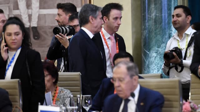 美国国务卿和俄罗斯外长 20国集团会议期间简短交谈