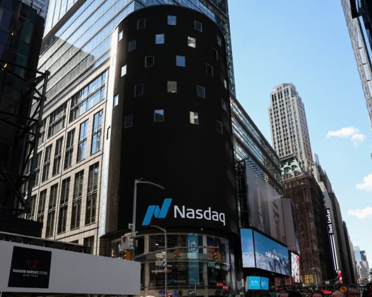 Tech selloff drags global stocks lower