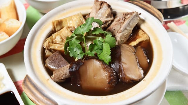 不满肉骨茶列马国美食遗产 巫青团长促首相开除旅游部长