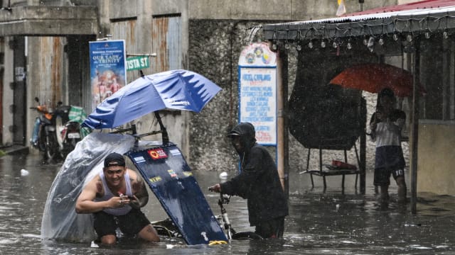 马尼拉暴雨成灾 数以万计市民被迫撤离家园