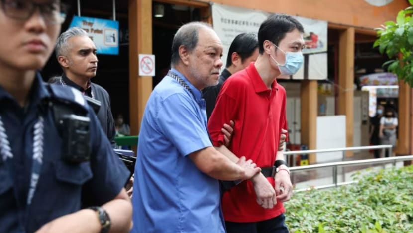 Kes bunuh Pusat Penjaja Maxwell: Suspek 41 tahun dibawa ke tempat kejadian Kes bunuh Pusat Penjaja Maxwell: Suspek 41 tahun dibawa ke tempat kejadian