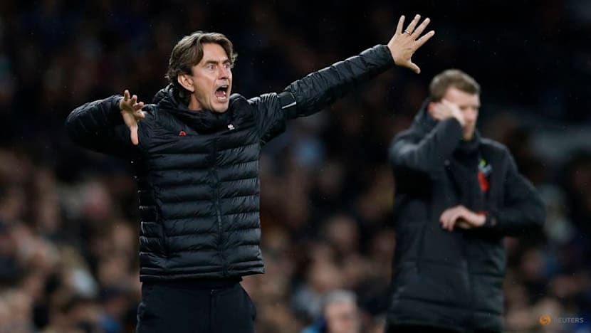 Tottenham manager Frank plays down Van de Ven, Spence snub