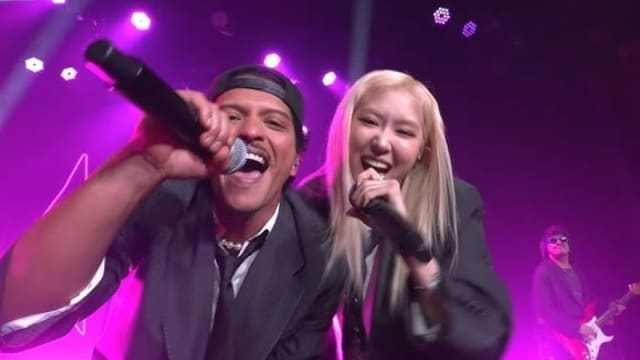 明明在现场却用预录“APT.”舞台　MAMA颁奖礼Bruno Mars、Rosé惹议！