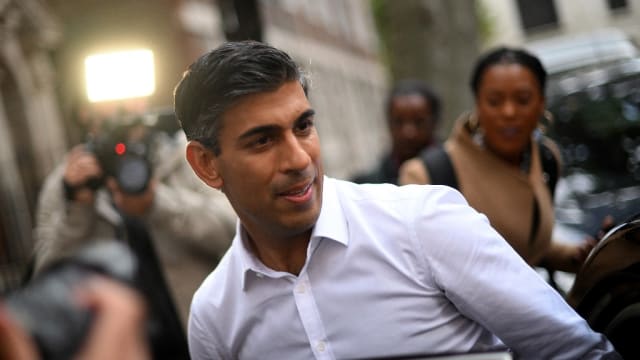 约翰逊不竞逐党魁 前财相苏纳克有望成为英国新首相  