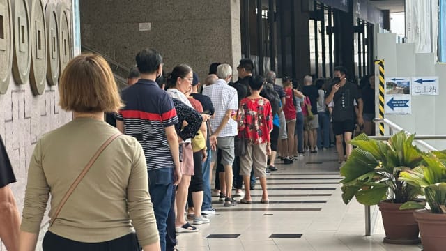 1000万多多今晚开彩 投注站外现人龙