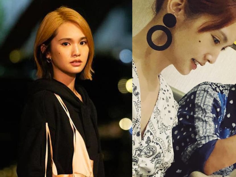 One line in the song goes: “I hear your voice in every moment of my dreams; I guess I’m still unable to forget [you].”