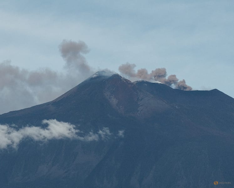 Italian airport suspends flights due to volcanic activity